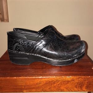 Women’s Dansko Nursing Shoes